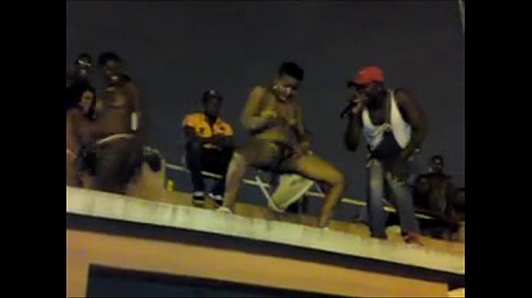 Publicidade angolana- as baconas rainhas das festas 2