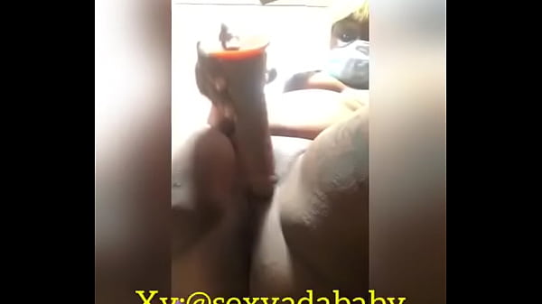 Black girl fucks herself till she cums