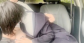 ma copine anglaise en dogging a la portiére de la voiture