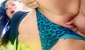 bellatina en maillot de bain baise au fond du jardin