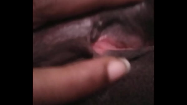 Kenyan girl plays on her pussy