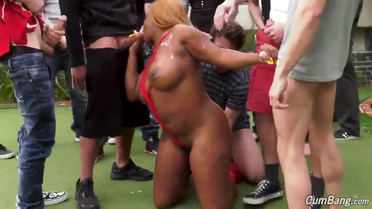 Thick Ebony Babe Outdoor Facial And Bukkake
