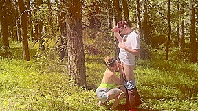 Wendy baise au milieu de la foret